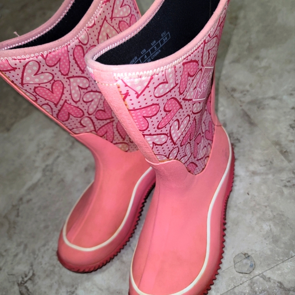 Girls size 4 muck boots